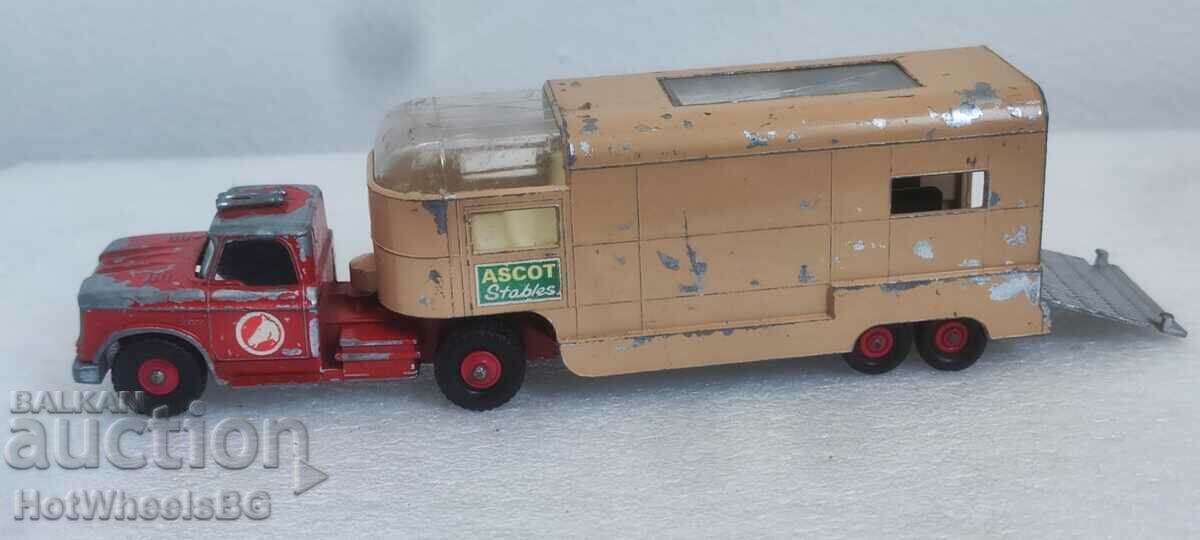 Delivery of MATCHBOX LESNEY King Size No. K-18A Articulated Horse Box. Delivery of MATCHBOX LESNEY King Size No. K-18A Articulated Horse Box.