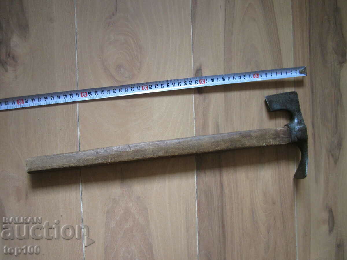 A SMALL CYCLE AX WITH A LONG HANDLE BZT !!!