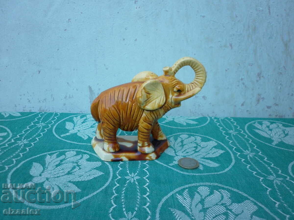 Ενας ελέφαντας