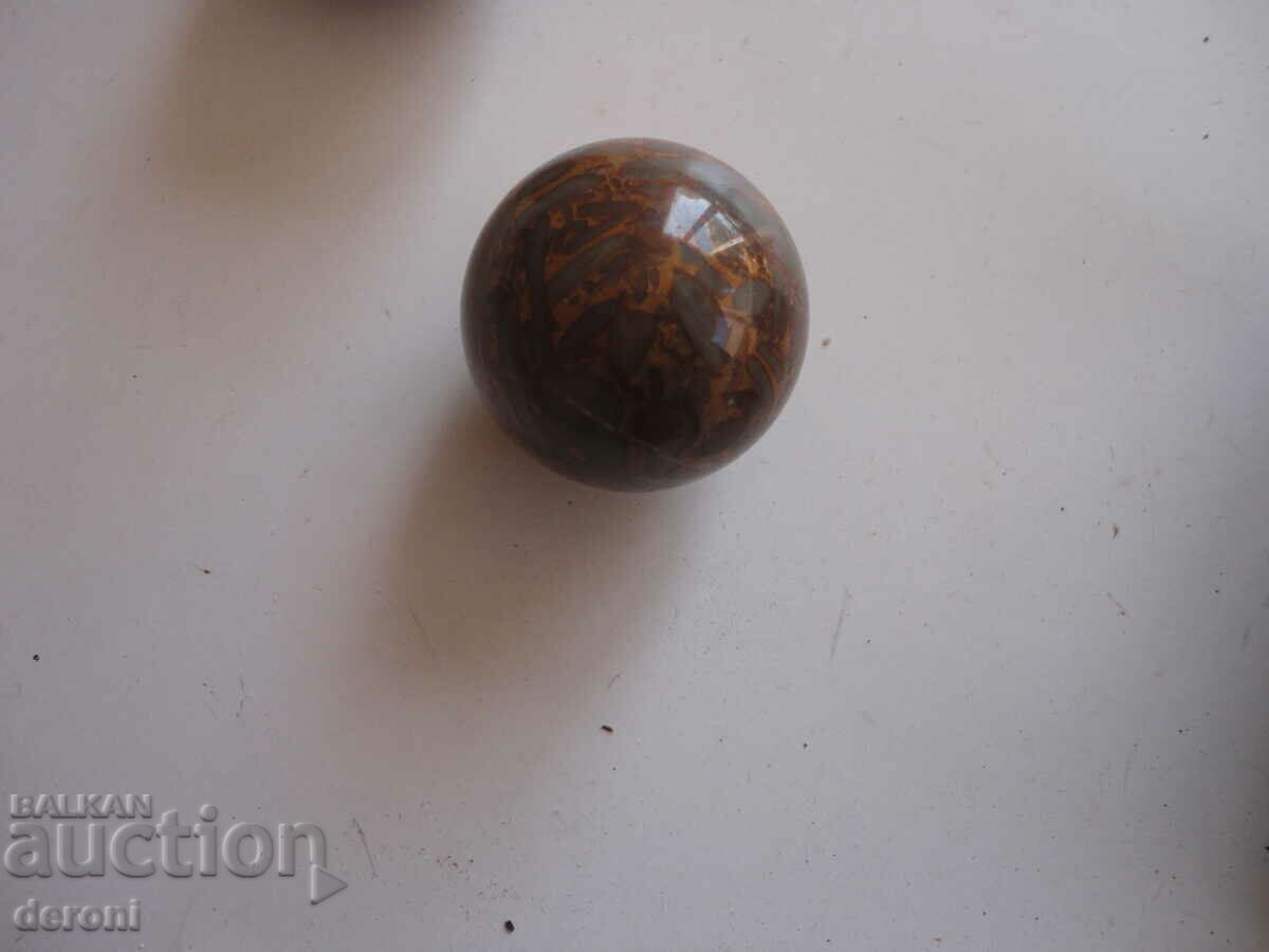 Невероятне топки от камък минерал в кутия - 7