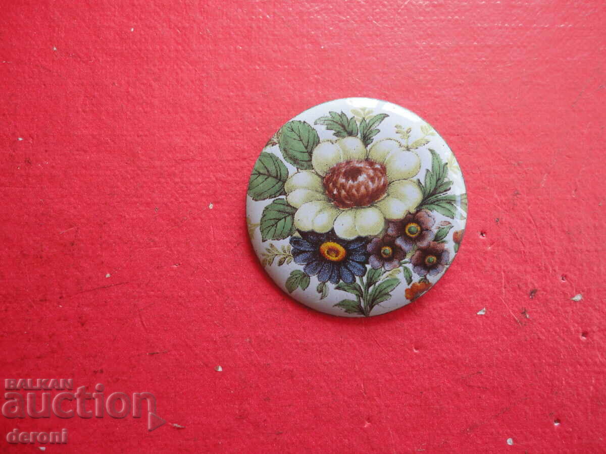 A great enamel brooch with price 10.00 BGN | € 5.11