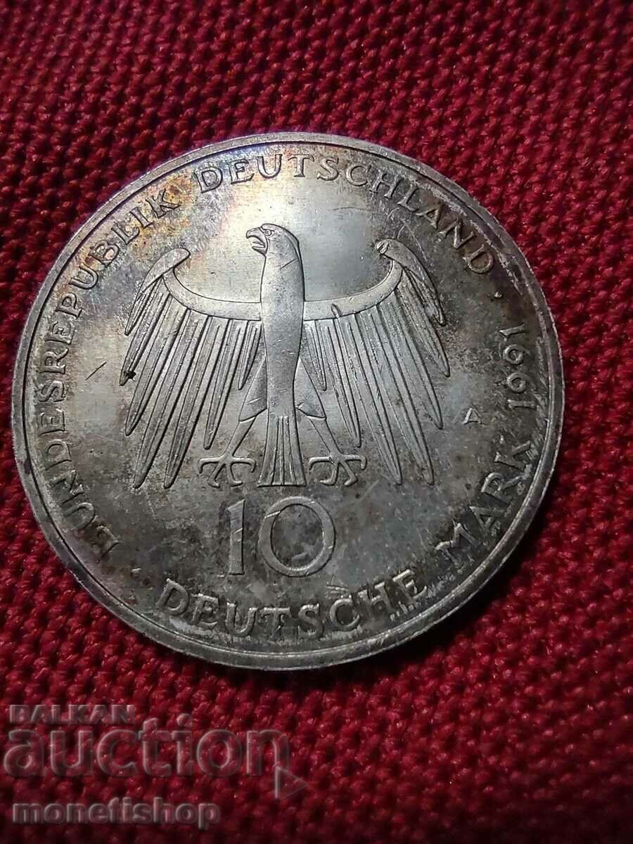 Προσφέρουμε 2 τεμ. ασημένια νομίσματα από τη Γερμανία