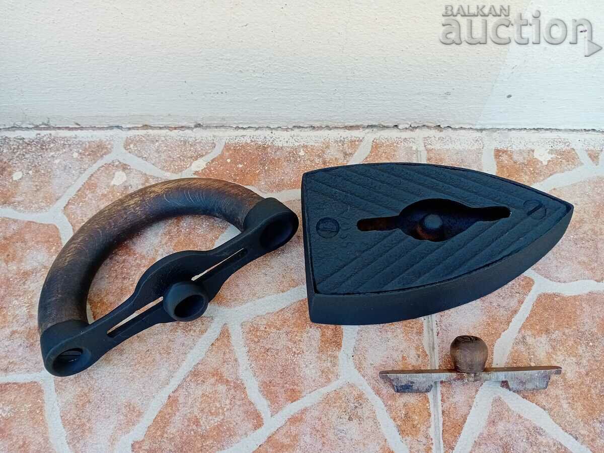 Auction  antique mini heat iron 19th century