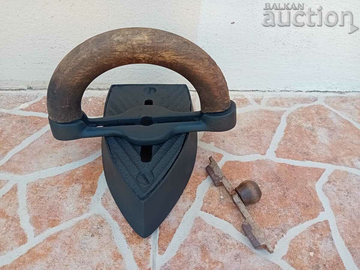 antique mini heat iron 19th century - 5