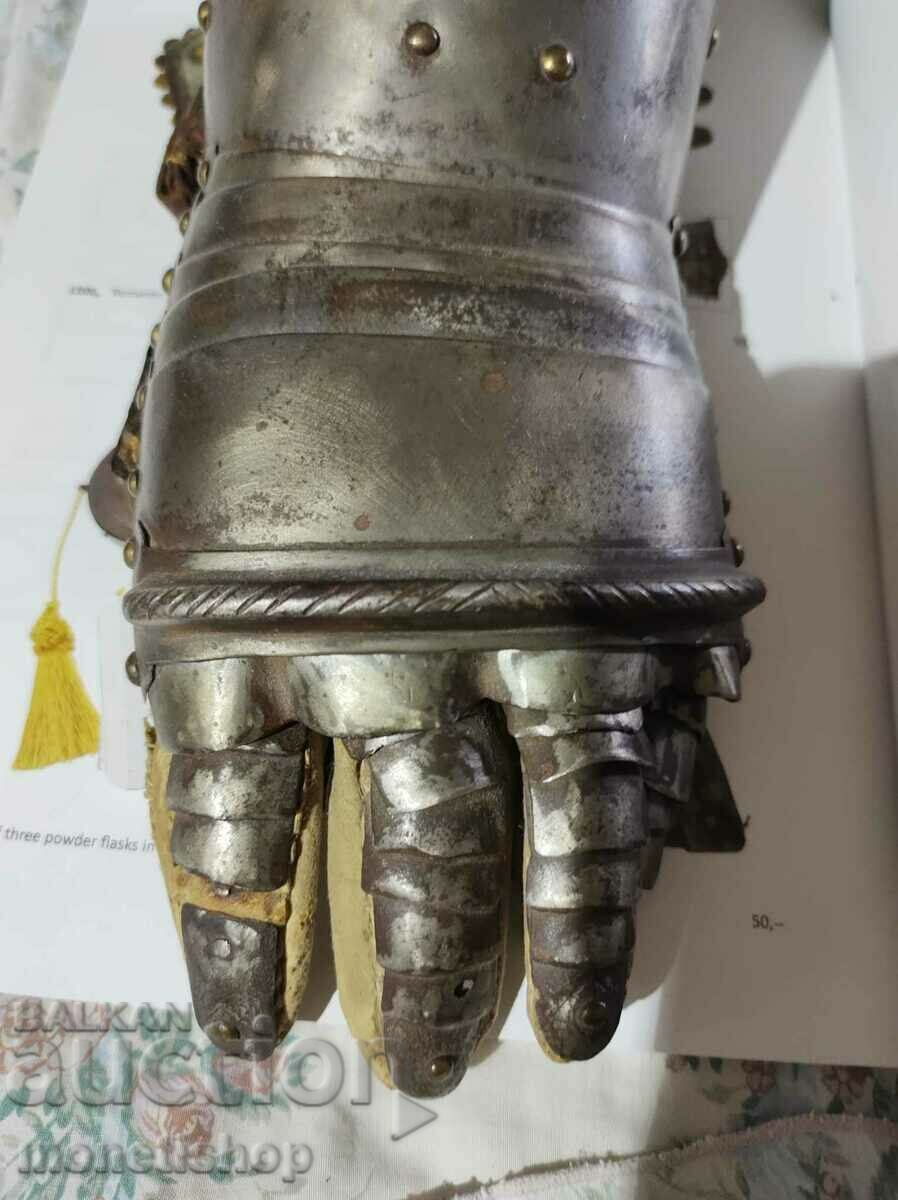 Delivery of Knight's Ancient Templar Artifact Delivery of Knight's Ancient Templar Artifact