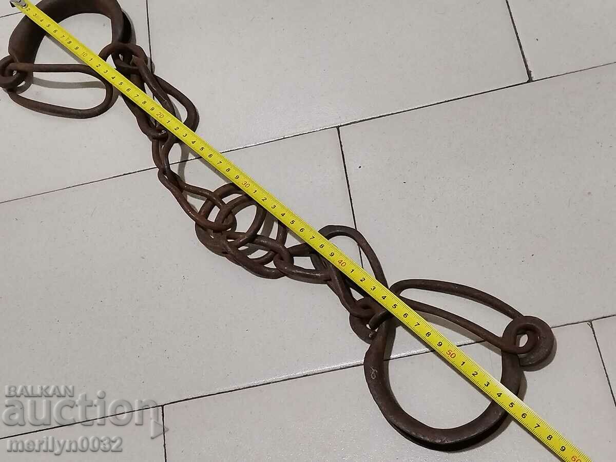 Delivery of Pair of buckles, shackles, chain, wrought iron Delivery of Pair of buckles, shackles, chain, wrought iron