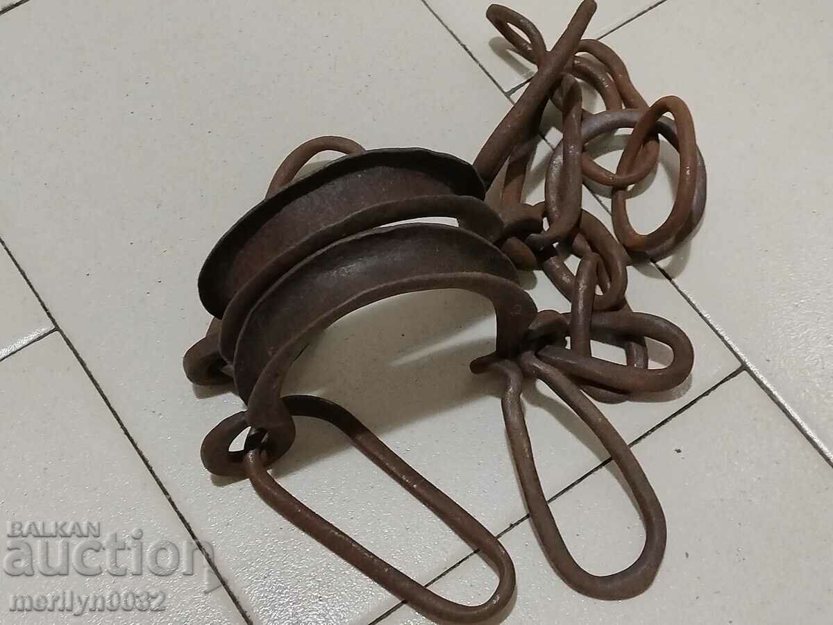 Pair of buckles, shackles, chain, wrought iron - 6 Pair of buckles, shackles, chain, wrought iron - 6