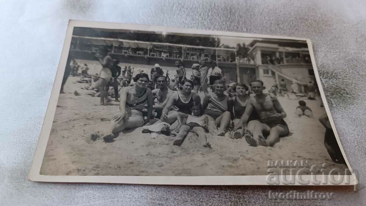 Fotografie Varna Bărbați și femei pe plajă 1935