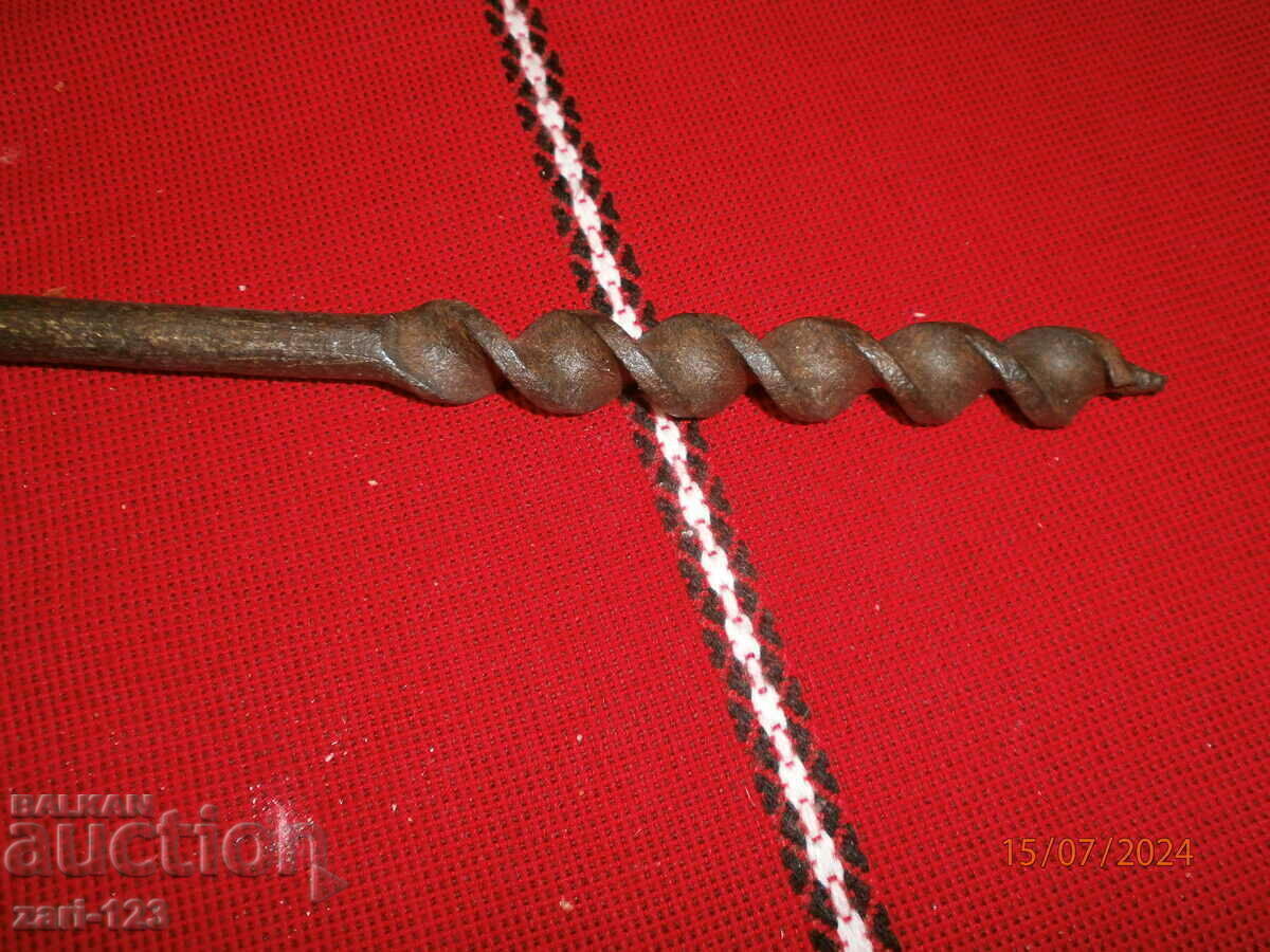 Auction An old carpenter's drill Auction An old carpenter's drill