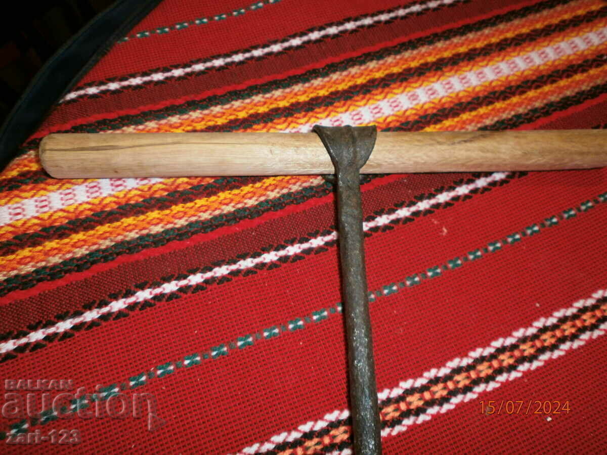 An old carpenter's drill - 5 An old carpenter's drill - 5