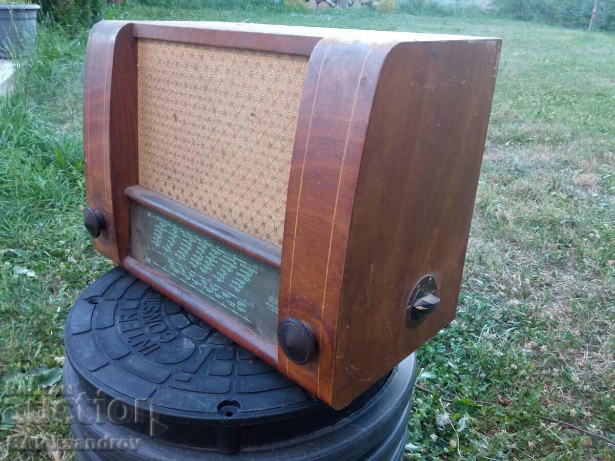 Old tube radio