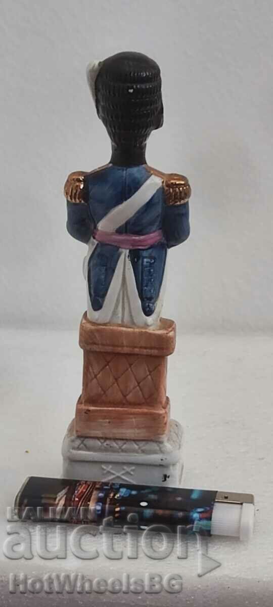 Аукцион Порцеланова фигурка-Наполеонов войник Аукцион Порцеланова фигурка-Наполеонов войник