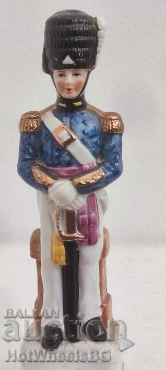 Порцеланова фигурка-Наполеонов войник - 5 Порцеланова фигурка-Наполеонов войник - 5
