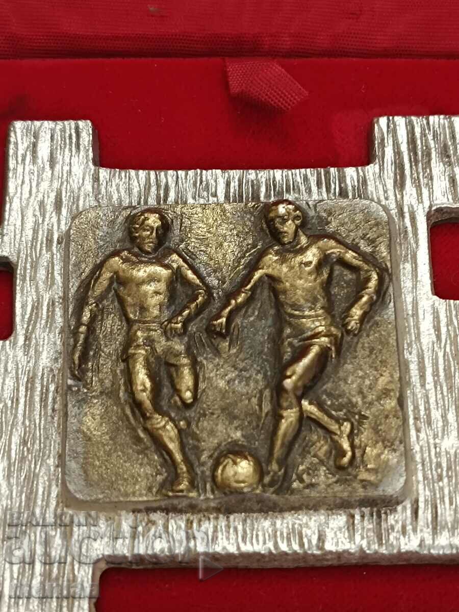 Delivery of Football plaque of the Italian footballer Vincenzo D'Amico Delivery of Football plaque of the Italian footballer Vincenzo D'Amico