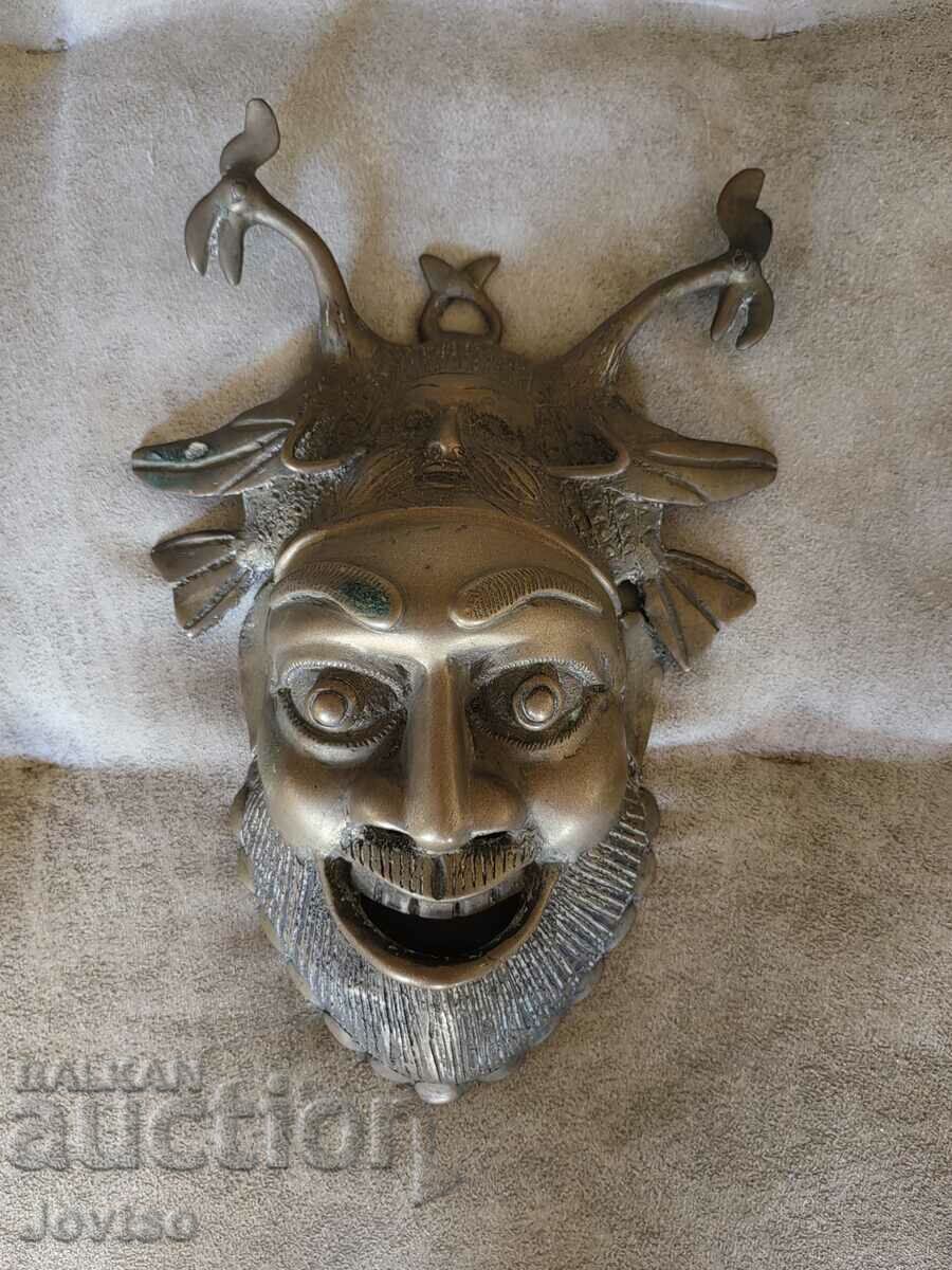 Mască africană din bronz
