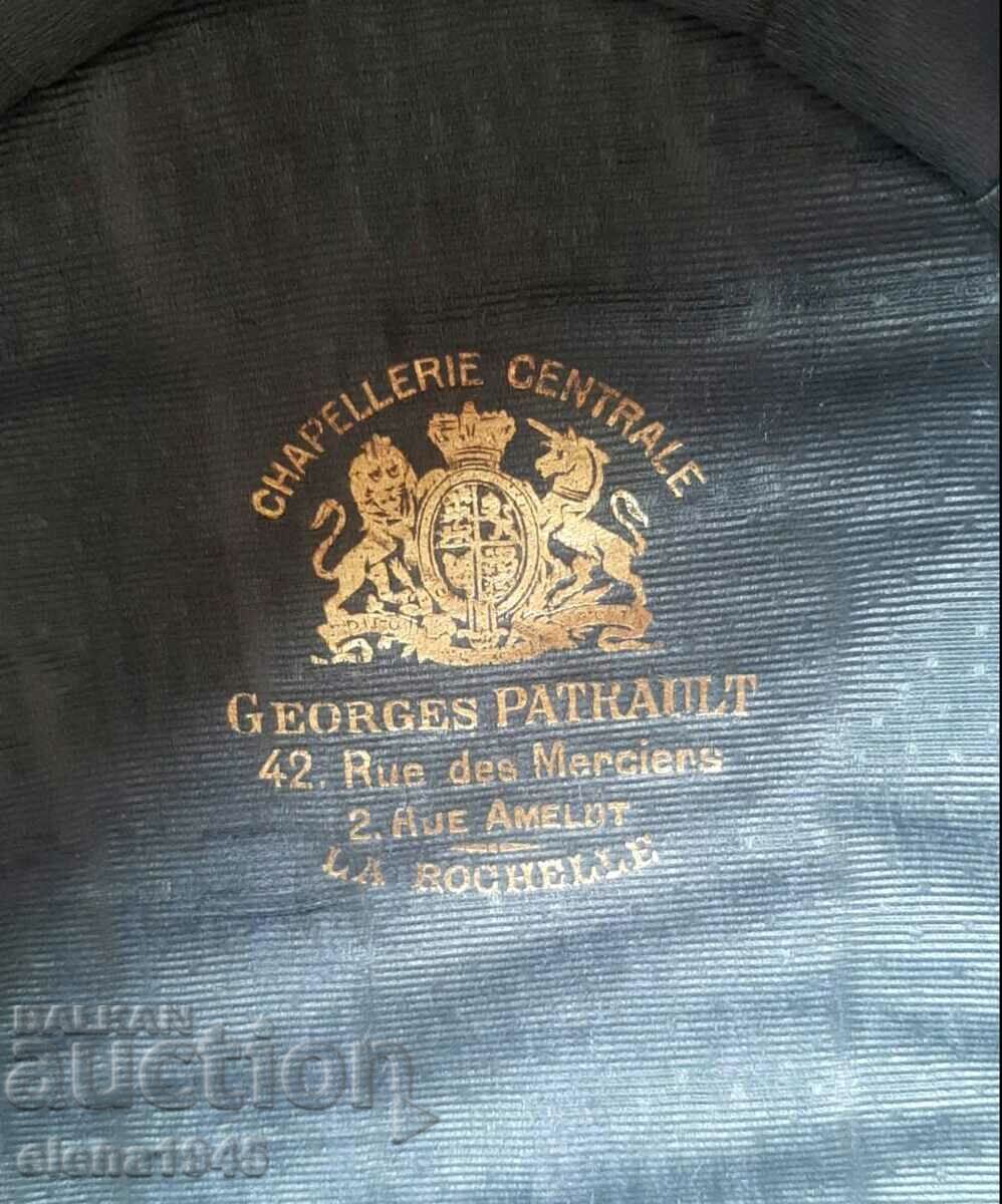 Delivery of French hat Delivery of French hat