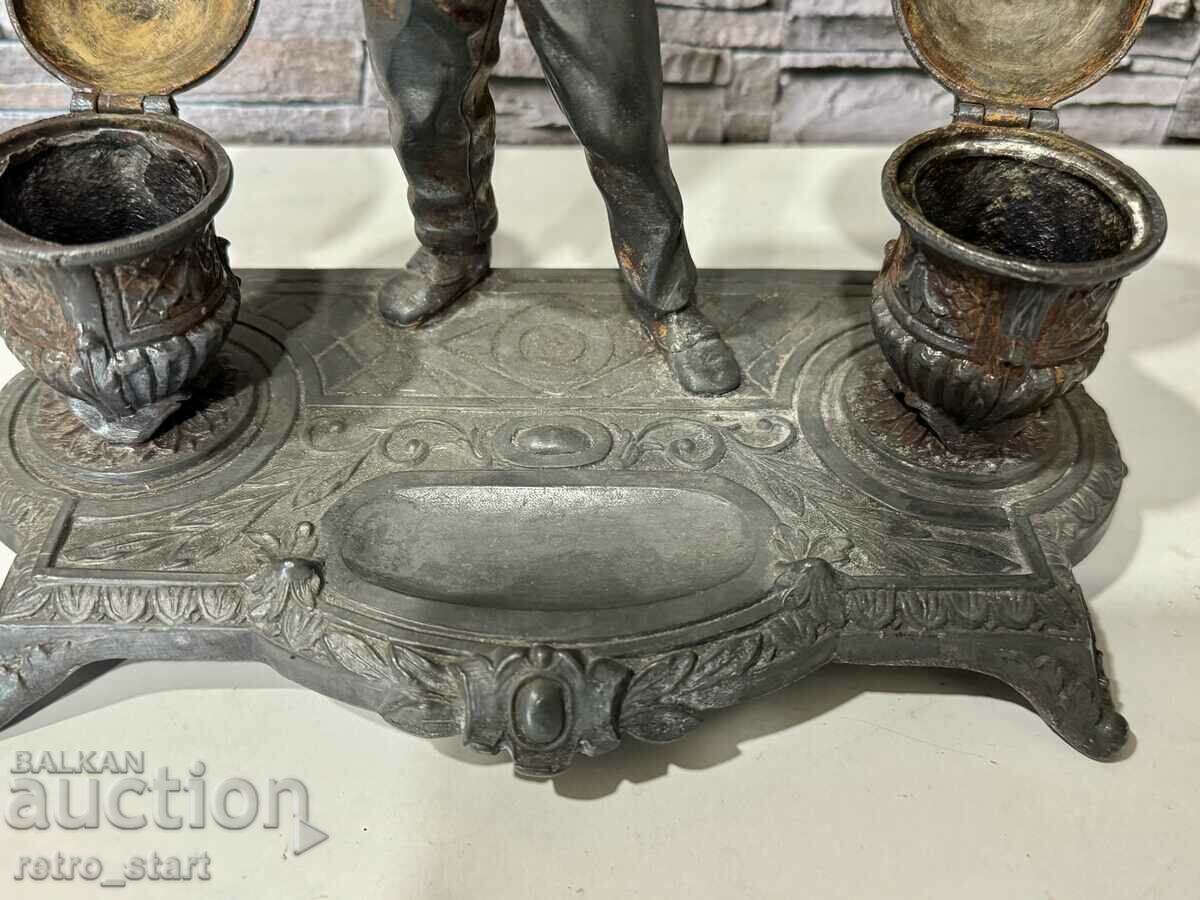 Delivery of Old figural inkwell, tsam Delivery of Old figural inkwell, tsam