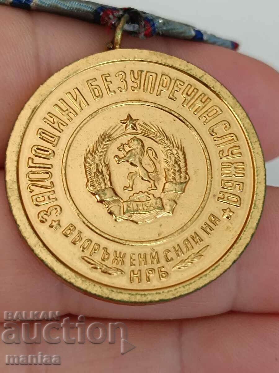 Delivery of Medal for 20 years of impeccable service Delivery of Medal for 20 years of impeccable service