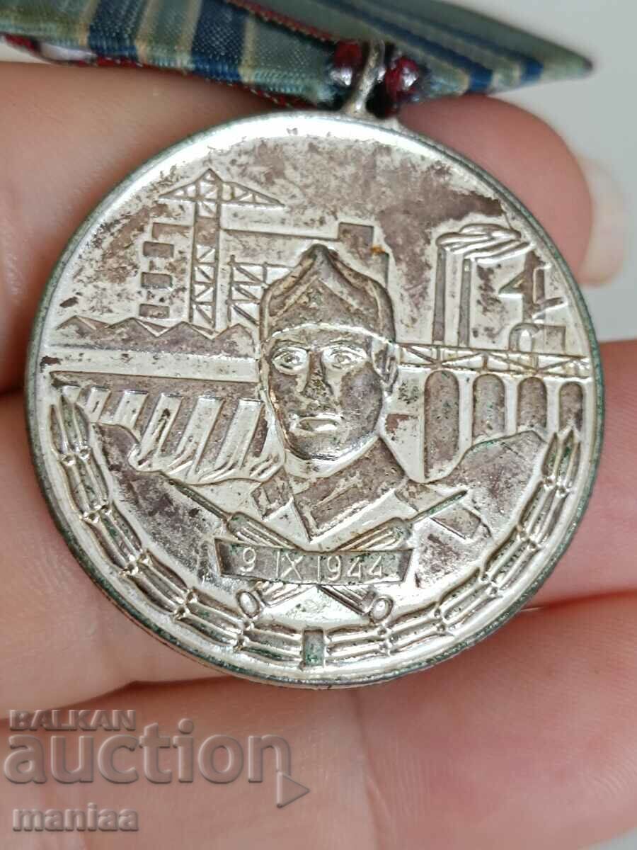 Auction Medal. For 15 years of impeccable service Auction Medal. For 15 years of impeccable service