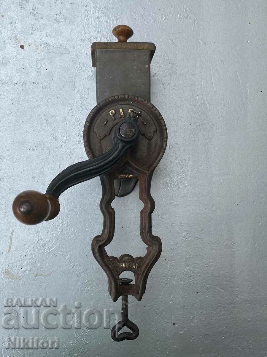 Παλιός μύλος για ξηρούς καρπούς και ξηρούς καρπούς Παλιός μύλος για ξηρούς καρπούς και ξηρούς καρπούς