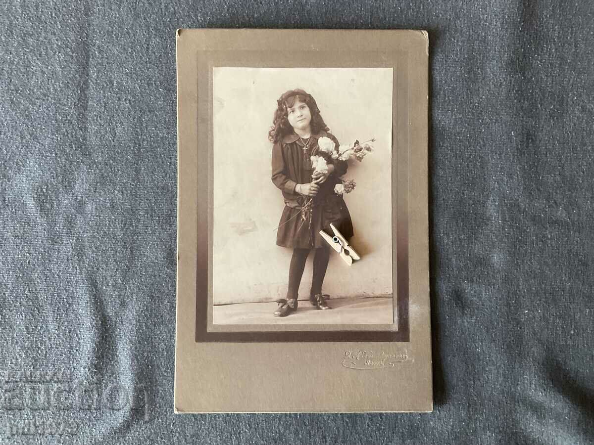 Стара снимка картон Д. А. Карастоянов 1915 момиче с букет
