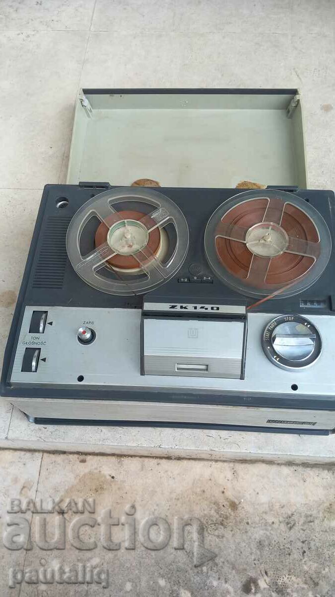 Delivery of OLD UNITRA TAPE RECORDER Delivery of OLD UNITRA TAPE RECORDER