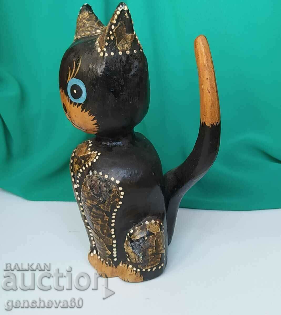 Delivery of Hand carved vintage wooden kitten figure
