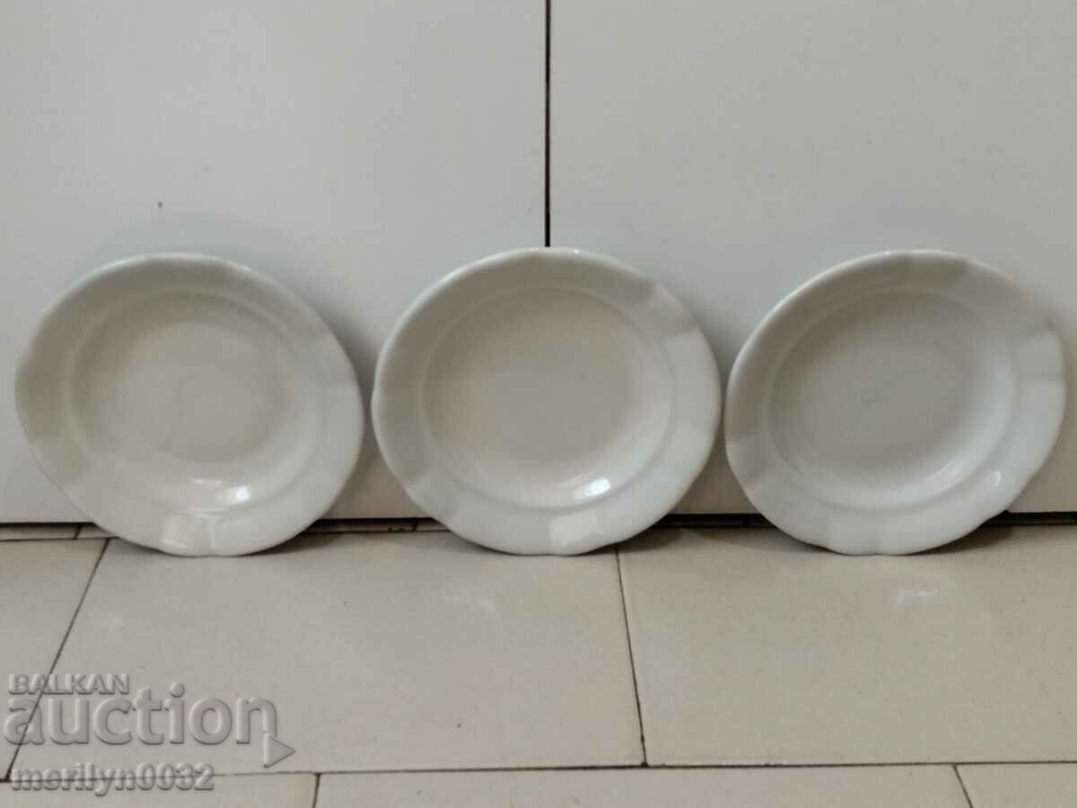 Farfurie bulgareasca SOC. PORCELANA 3 bucati anii 50 NRB cu preț 39.00 BGN | € 19.94 Farfurie bulgareasca SOC. PORCELANA 3 bucati anii 50 NRB cu preț 39.00 BGN | € 19.94
