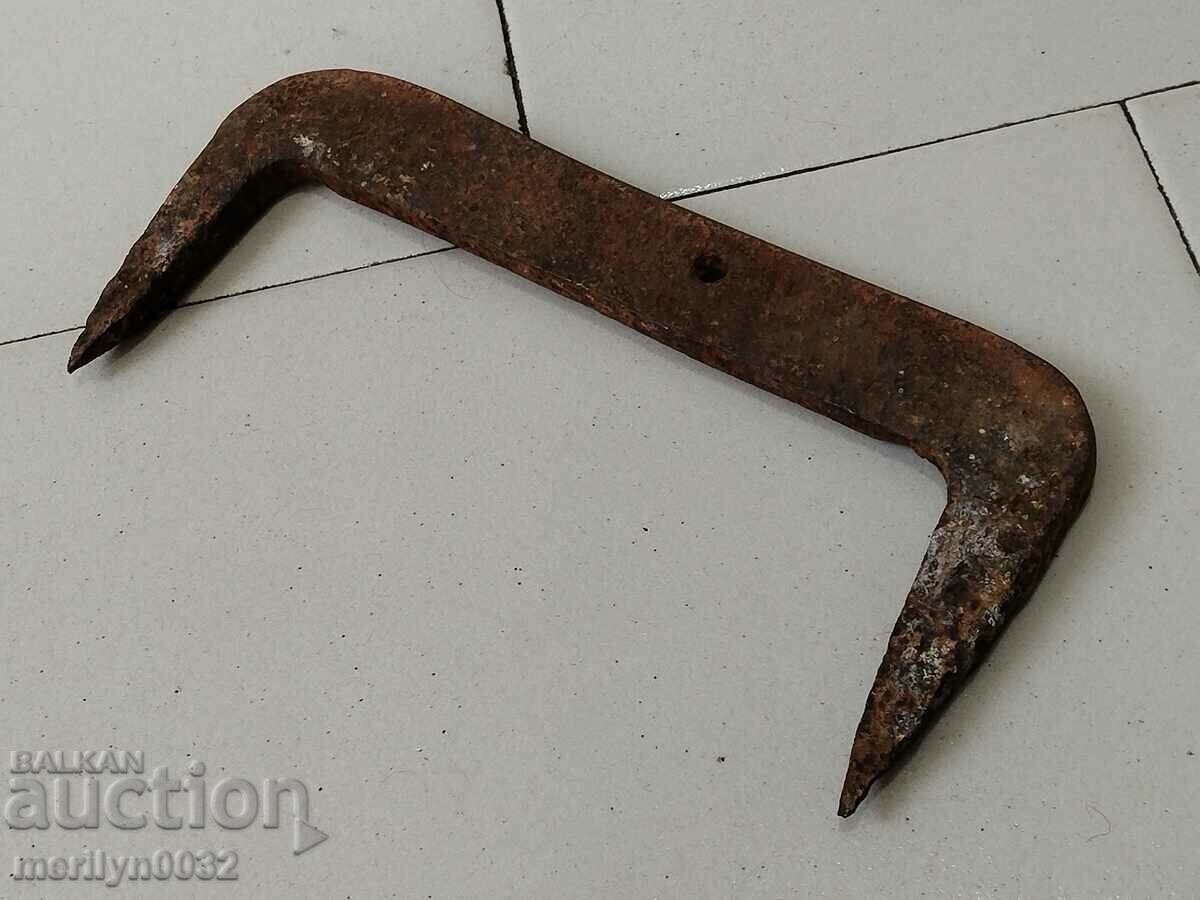 Old hand-forged scraper wrought iron bracket with price 39.00 BGN | € 19.94 Old hand-forged scraper wrought iron bracket with price 39.00 BGN | € 19.94
