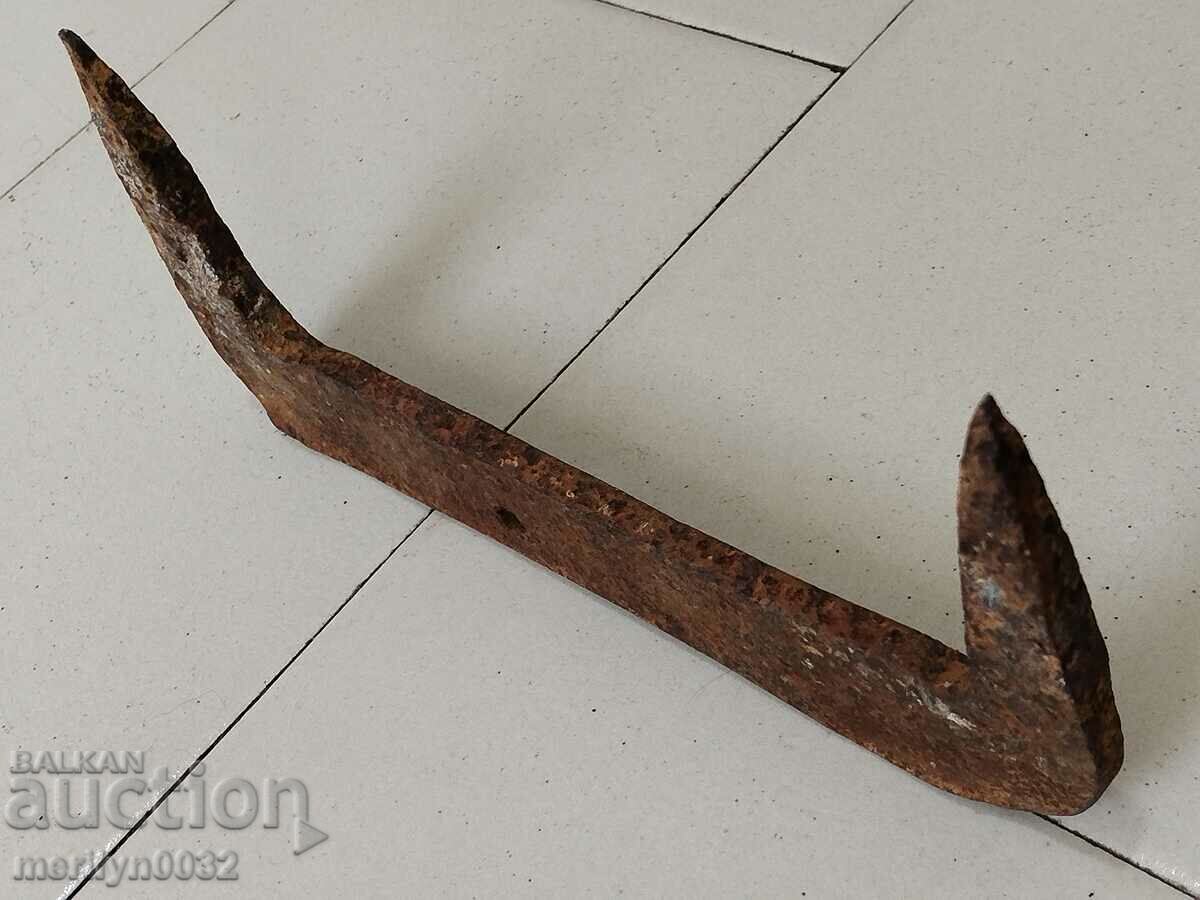 Auction Old hand-forged scraper wrought iron bracket Auction Old hand-forged scraper wrought iron bracket