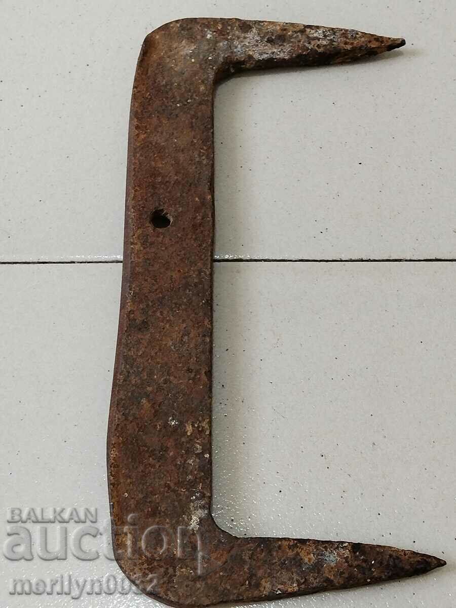 Delivery of Old hand-forged scraper wrought iron bracket Delivery of Old hand-forged scraper wrought iron bracket