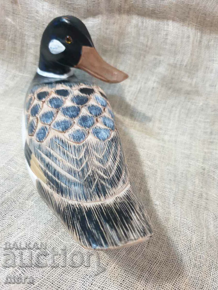 Delivery of Exquisite wooden duck with glass eyes Delivery of Exquisite wooden duck with glass eyes