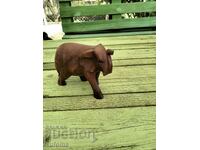 Ένας ξύλινος ελέφαντας