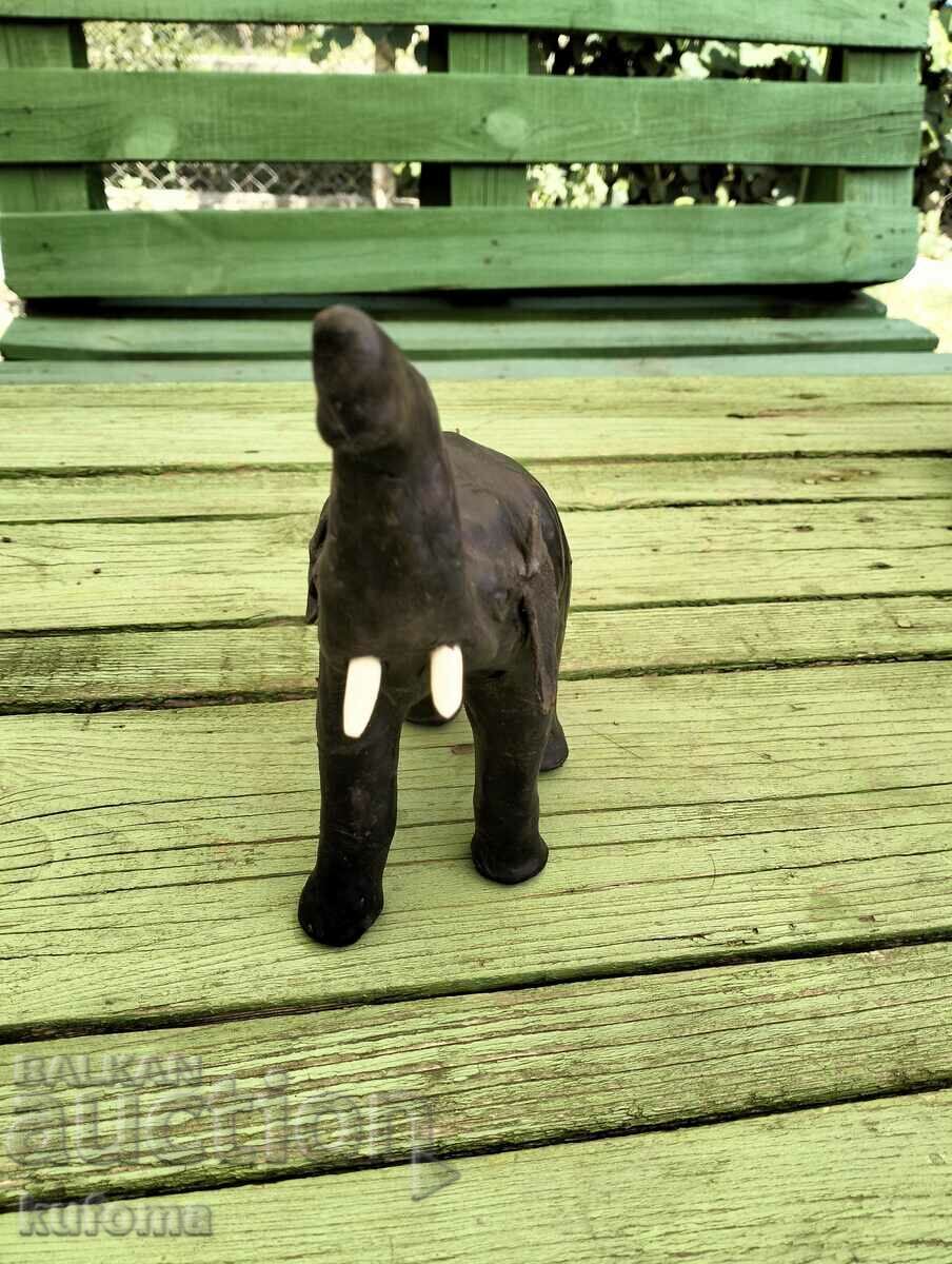 Кожен слон с цена € 12.99 | 25.41 лв.