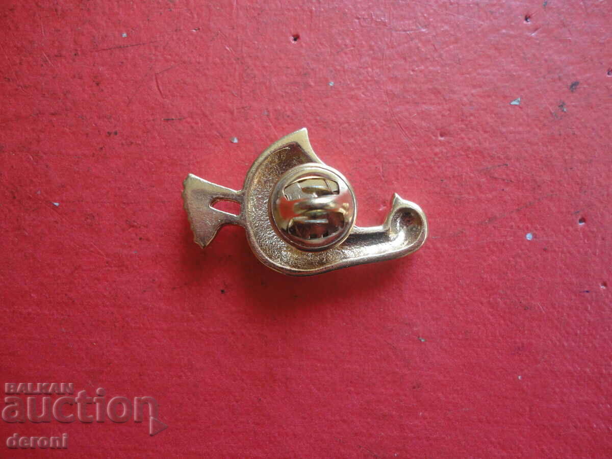 Auction Gold Plated Badge Brooch with Enamel Auction Gold Plated Badge Brooch with Enamel