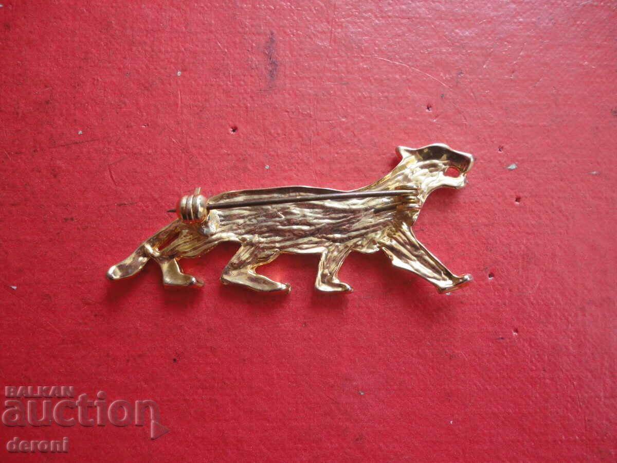 Delivery of Unique gold jaguar badge Delivery of Unique gold jaguar badge