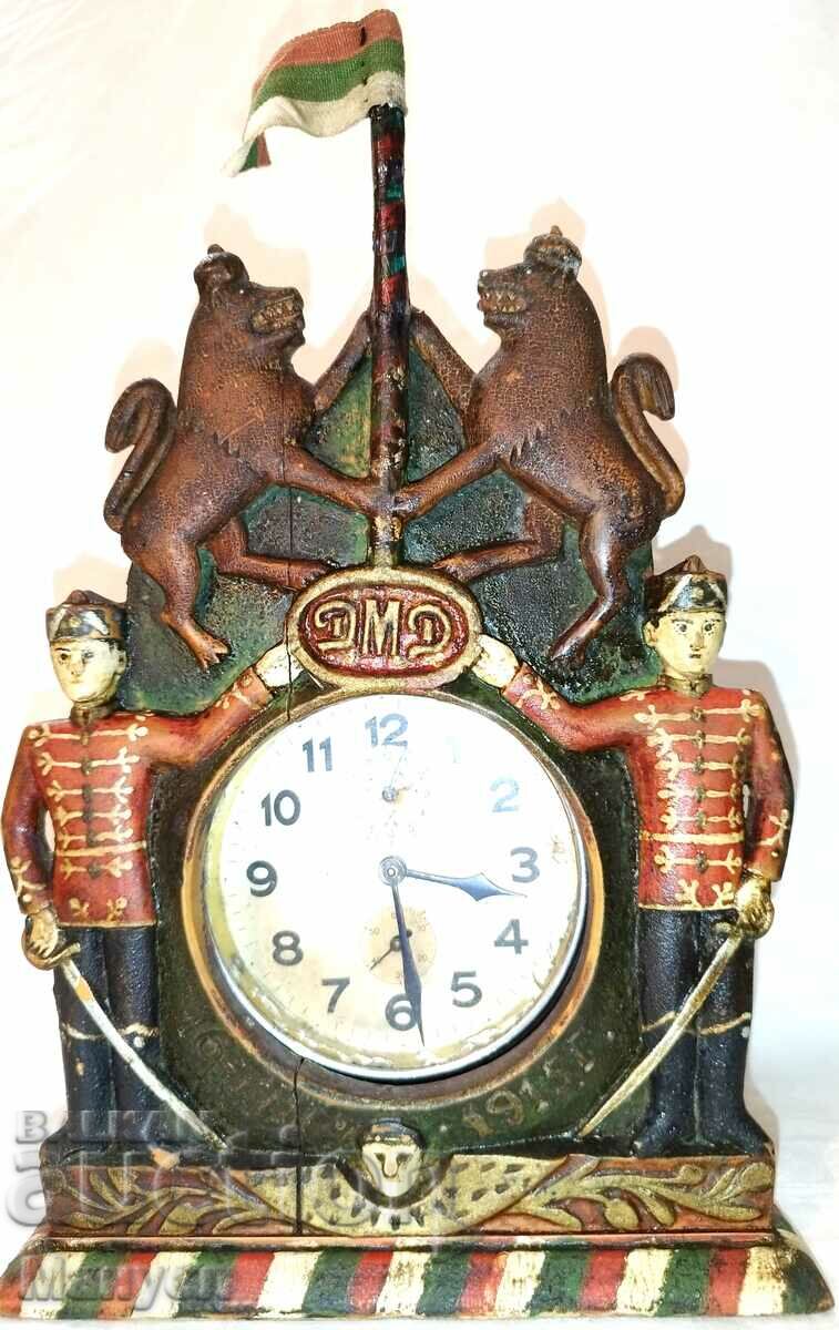 Auction A unique box with a PSV table clock. Auction A unique box with a PSV table clock.