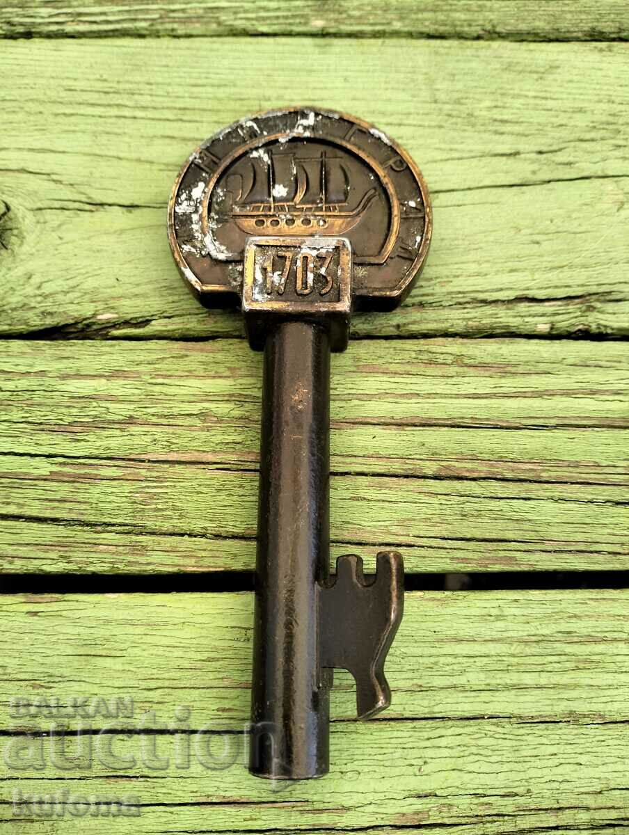 Ключ тирбушон с цена 34.99 лв. | € 17.89 Ключ тирбушон с цена 34.99 лв. | € 17.89