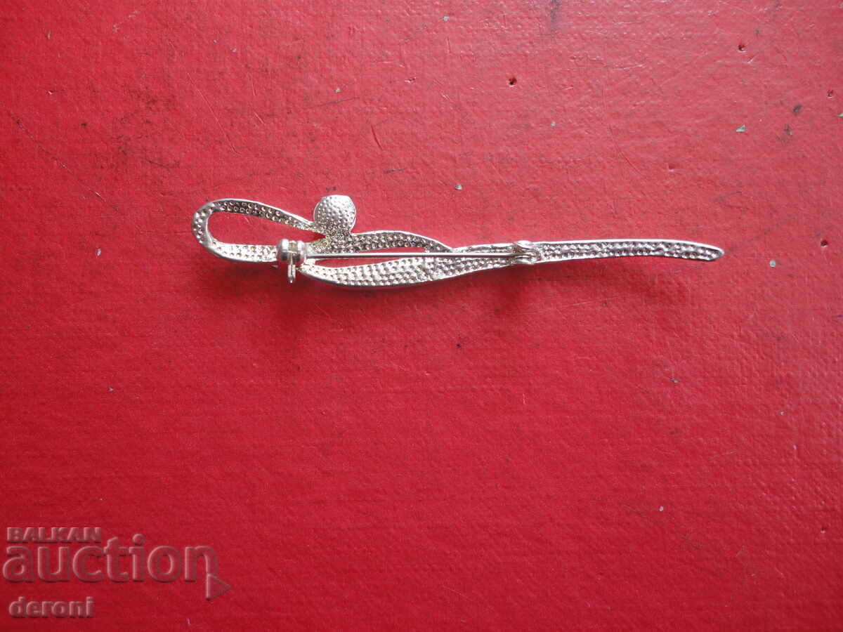 Delivery of Great brooch with 78 stones