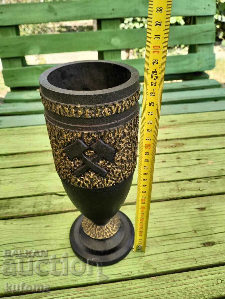 German vase made of graphite coal with price 29.99 BGN | € 15.33 German vase made of graphite coal with price 29.99 BGN | € 15.33