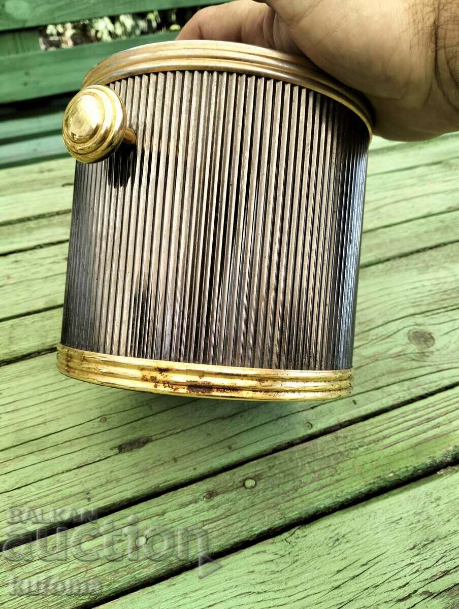 Auction An old refrigerator Auction An old refrigerator