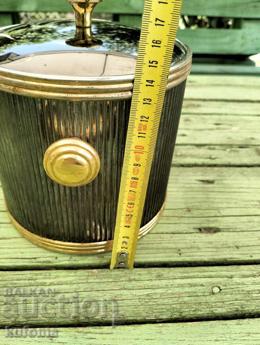 An old refrigerator - 5 An old refrigerator - 5