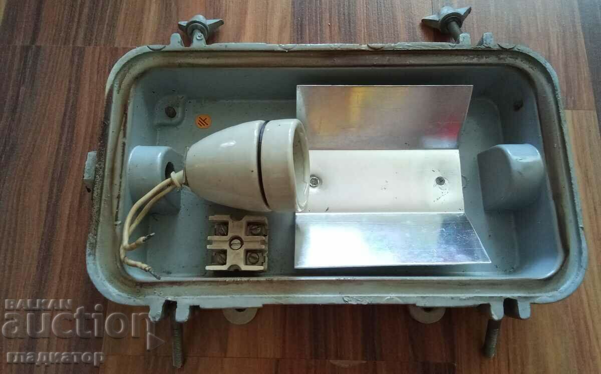 Ανθεκτικό παλιό εξοπλισμό οροφής πλοίου φανό πλοίου με τιμή 47.00 BGN | € 24.03 Ανθεκτικό παλιό εξοπλισμό οροφής πλοίου φανό πλοίου με τιμή 47.00 BGN | € 24.03