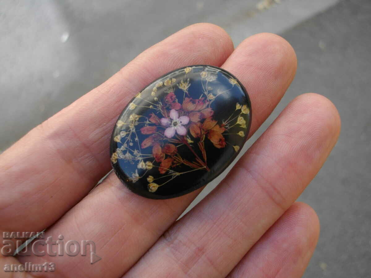 Auction  INTERESTING OLD BROOCH