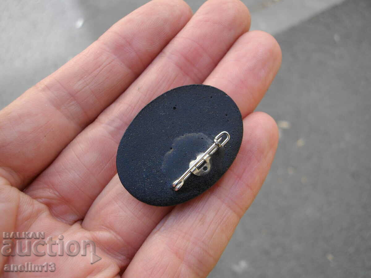 Delivery of INTERESTING OLD BROOCH Delivery of INTERESTING OLD BROOCH