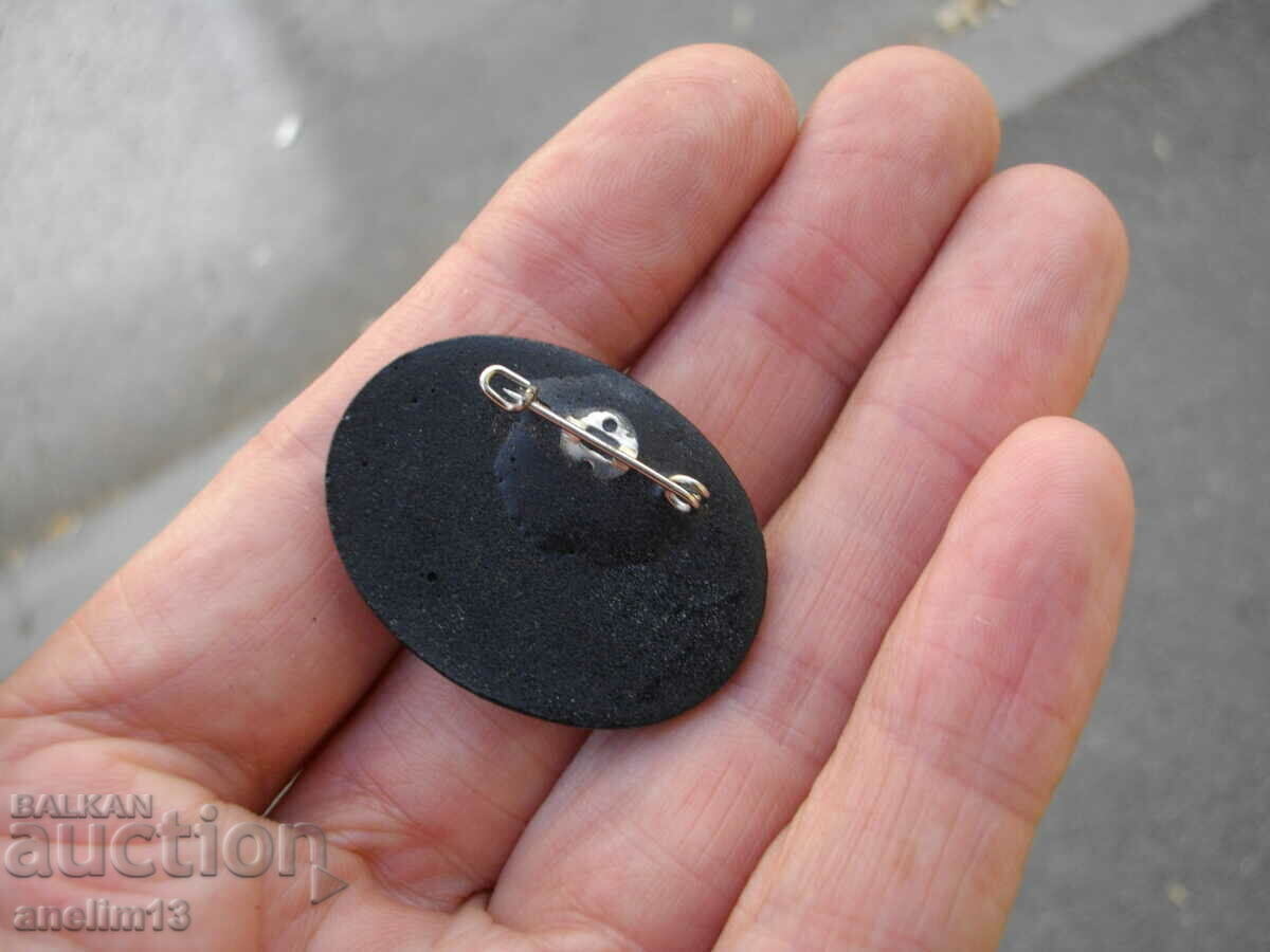 INTERESTING OLD BROOCH - 5