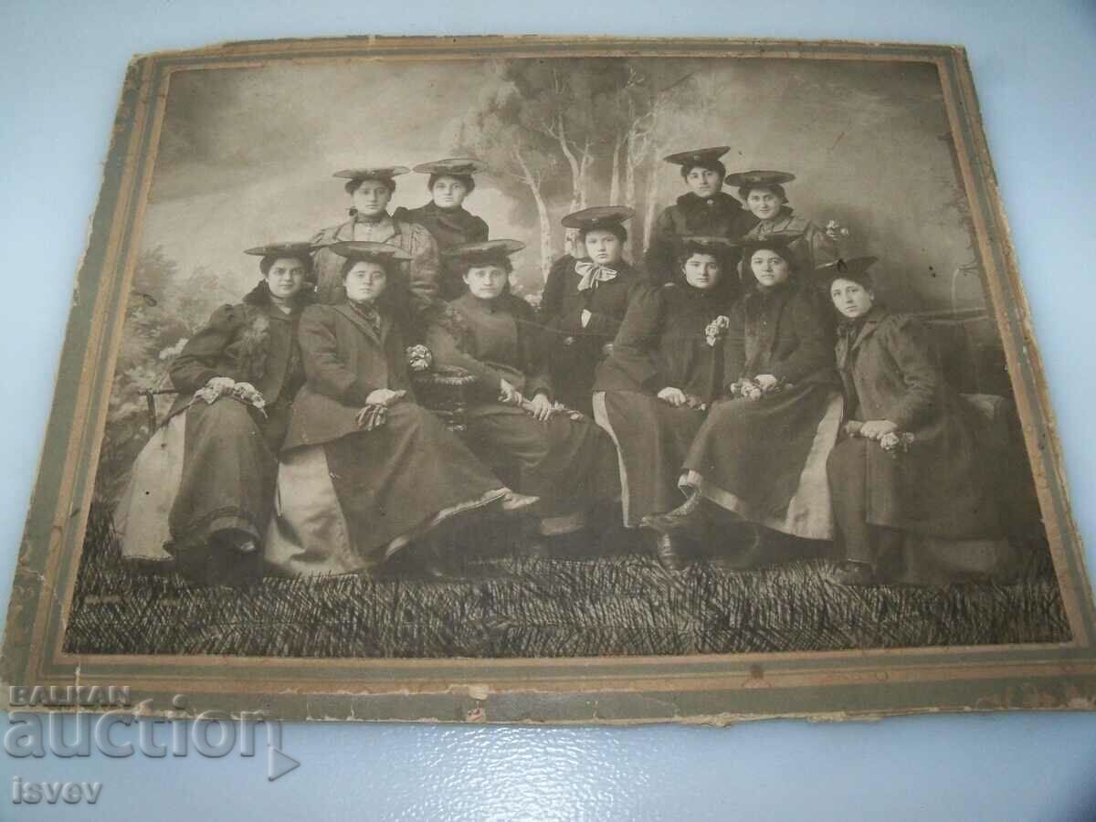 Auction Beautiful large old photo on cardboard, ladies collection Auction Beautiful large old photo on cardboard, ladies collection