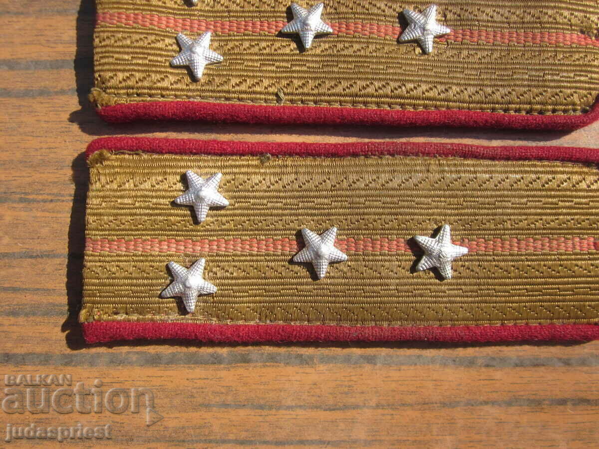 old Bulgarian military epaulettes of a captain from the Sotsa with price € 5.11 | 9.99 BGN old Bulgarian military epaulettes of a captain from the Sotsa with price € 5.11 | 9.99 BGN