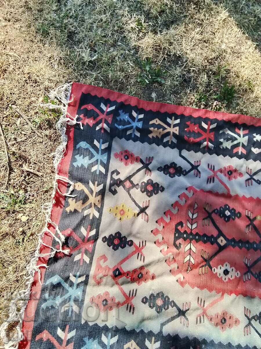 Доставка на Стар чипровски килим