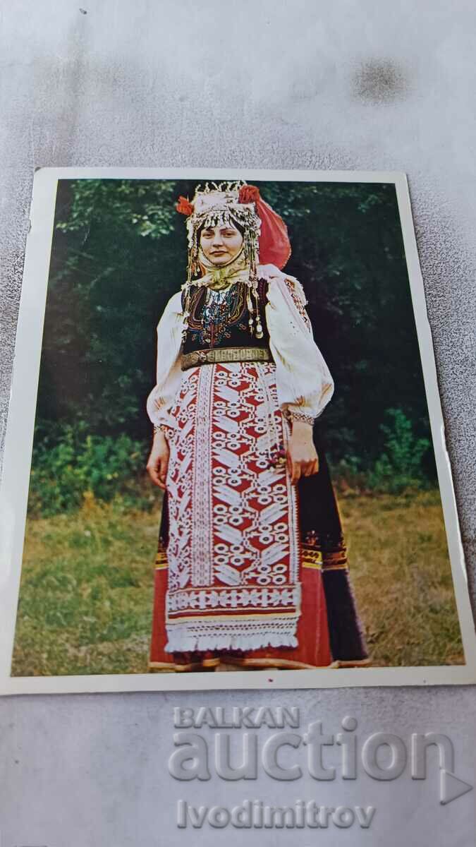 P K Νεαρή γυναίκα με εορταστική φορεσιά από την περιοχή Yambol, τέλη 19ου αιώνα.
